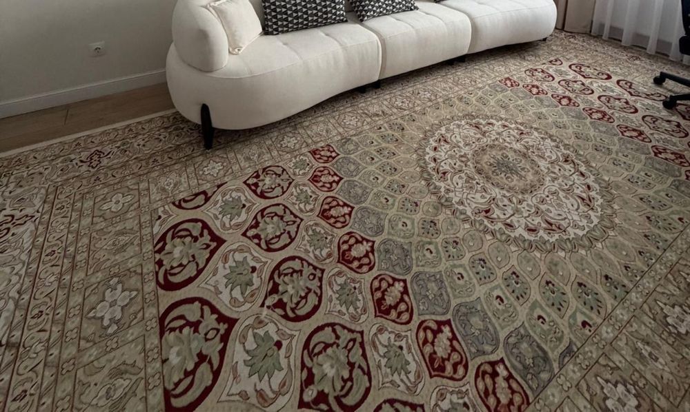 Продам ковер (идеально для гостиной)