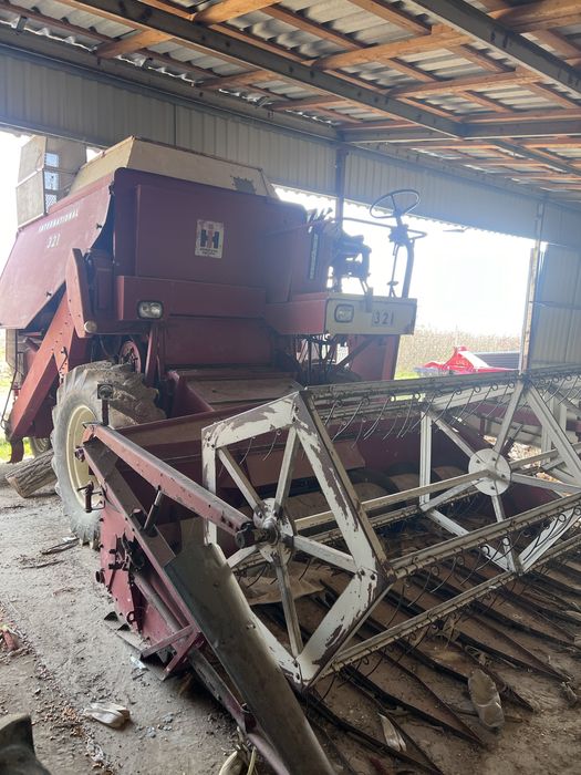 Vand combina International 321, in stare de functionare