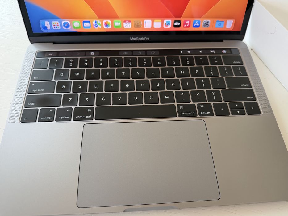 MacBook Pro 13” - Intel Core i5 3.1 GHz - 16 GB RAM - 1 TB SSD - Отлично състояние