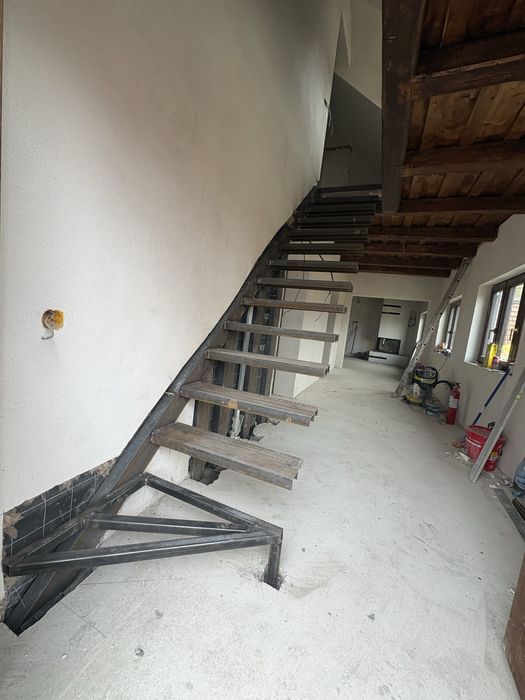 Scară plutitoare / Scară flotantă / Scară metal / confectii metalice