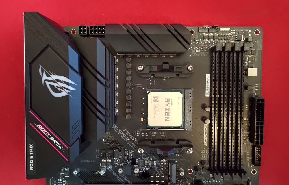 Ryzen 5 5600X + ASUS ROG STRIX B550-F + 16GB DDR4 / опц  32GB R7 5800X