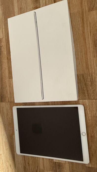 Vând Ipad Air Generatia a3a