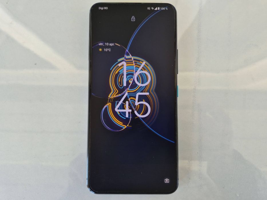 ASUS ZenFone 8 Flip cu 8GB RAM 128GB stocare
