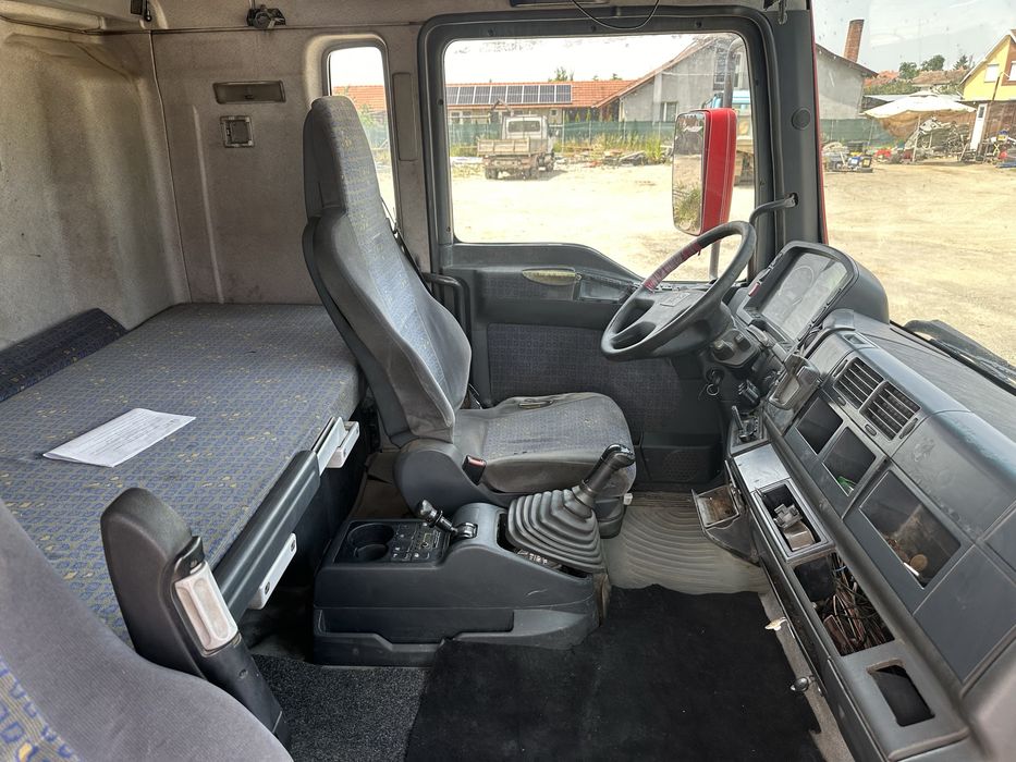 Man platforma trailer cu macara/hiab