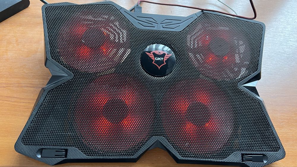 Охладител за лаптоп gaming Trust GXT 278, 17.3", черен