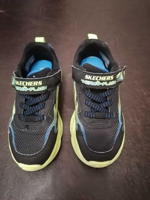 Детски светещи маратонки skechers