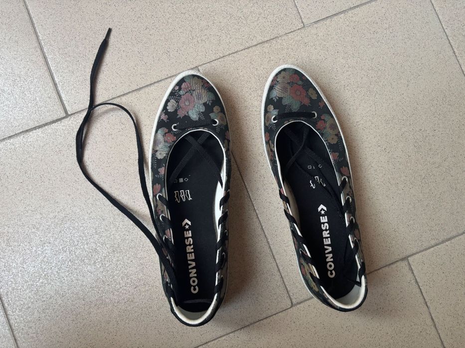 Обувки Converse с връзки