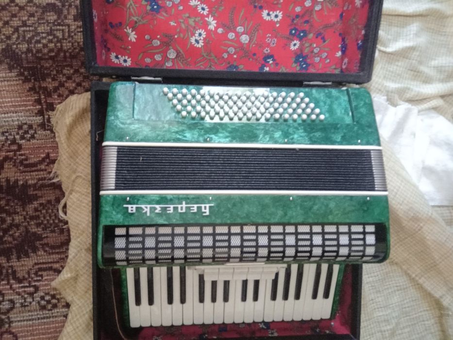 Руски акордеон Берьозка ретро