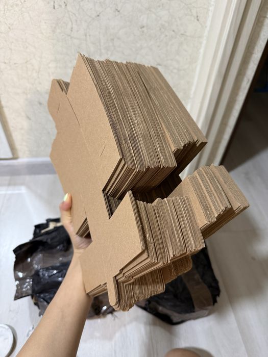 Коробки картонные (легко собираются)