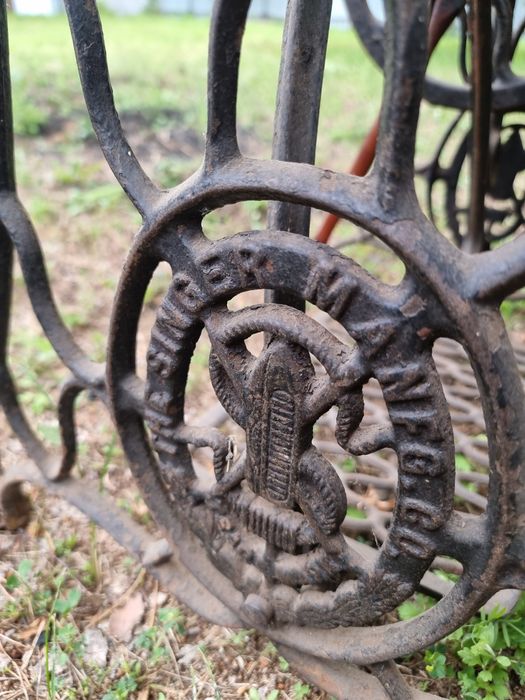 Продам швейную машинку SINGER