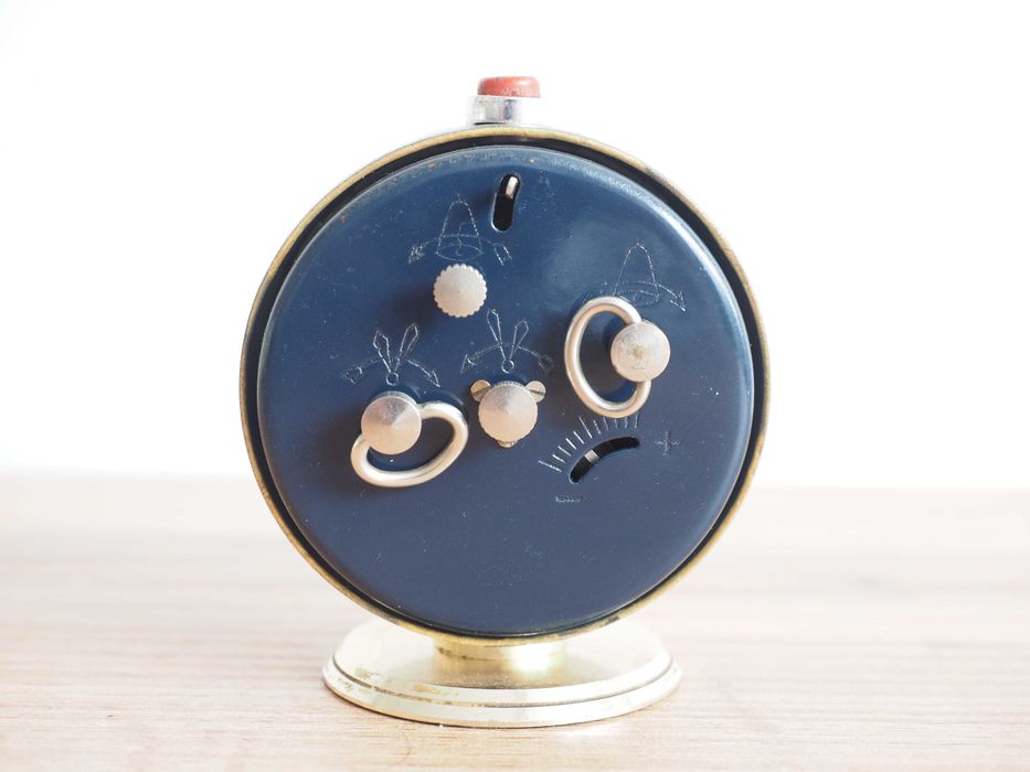 Ceas deșteptător mecanic sovietic „Slava”, funcțional