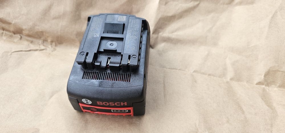 Батерия Бош 18 волта 4 амперчаса