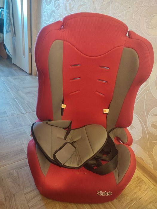 Автомобильное детское кресло