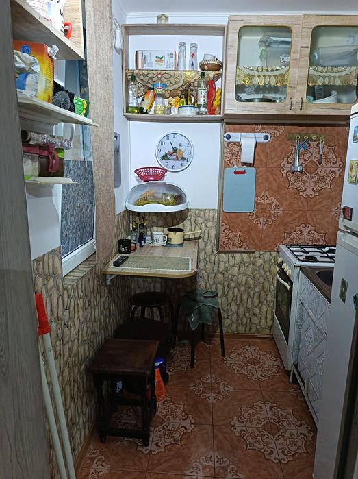 Vand apartament semidecomandat 2 camere