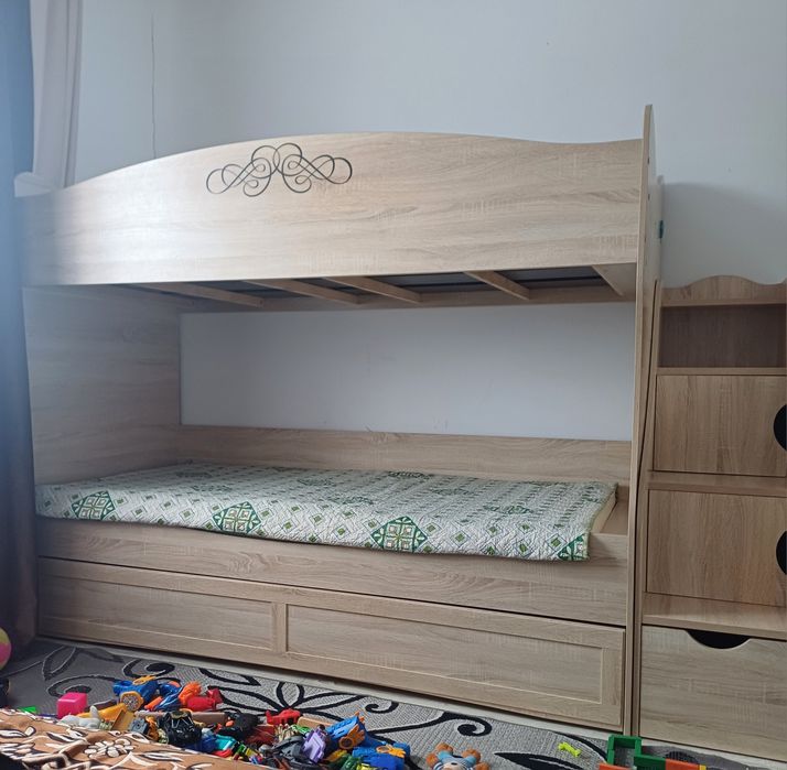 Продам кровать двухяростная