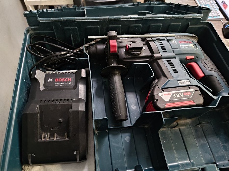 Перфоратор Bosch GBH 180-LI с куфар батерия и зарядно