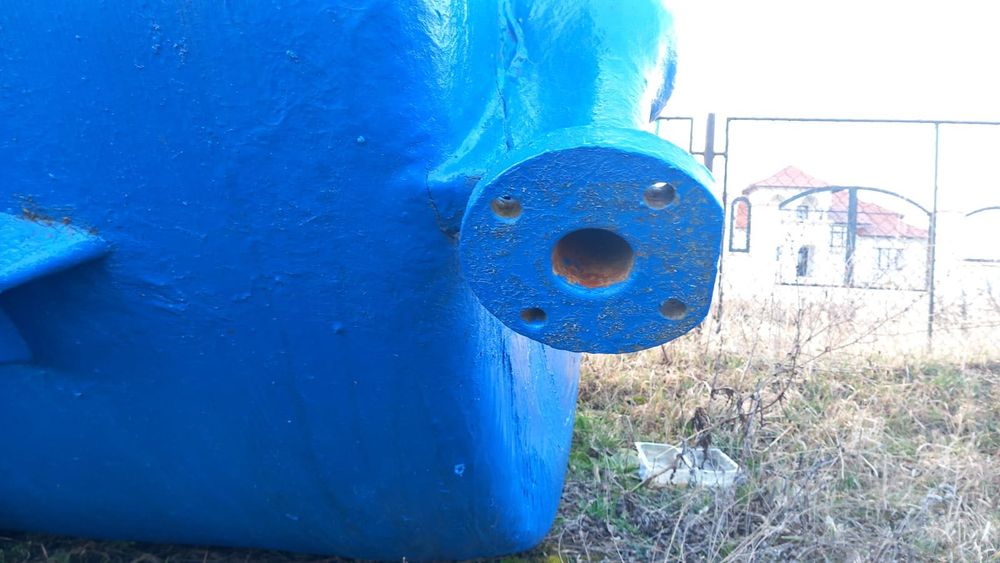 Vând rezervoare fibră sticlă supraterane și subterane de la 5T la 60T Reparam rezervoare fibră sticlă