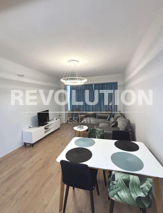 Тристаен апартамент в района на Окръжна болица!