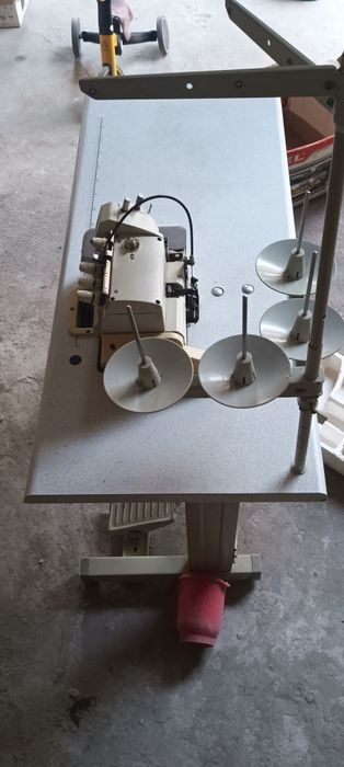 Продаётся оверлог рабочий в отличном состояние.