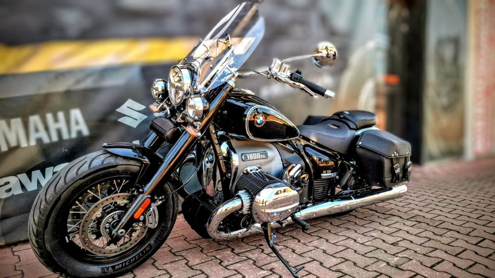 SCHIMB cu masina ,Auto,Utilaje   Motocicleta  Bmw R18