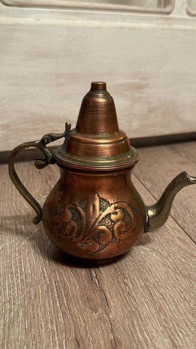 Кован меден малък чайник– бижу, 60те г. Прекрасен декор!