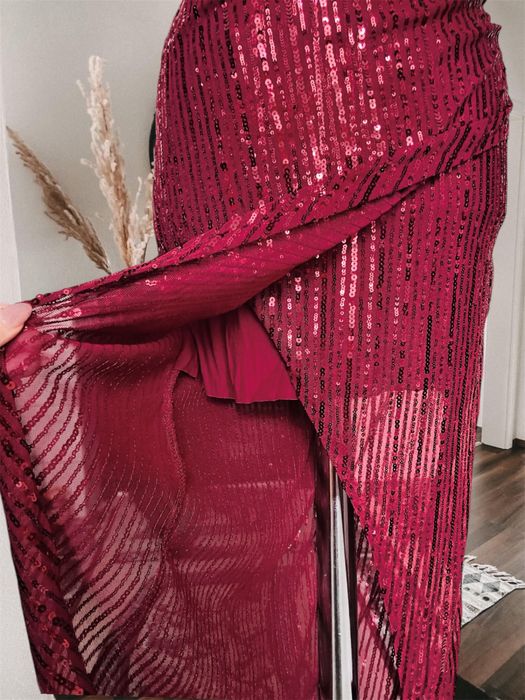 Rochie de ocazie rosu burgund midi lunga cu crapatura picior