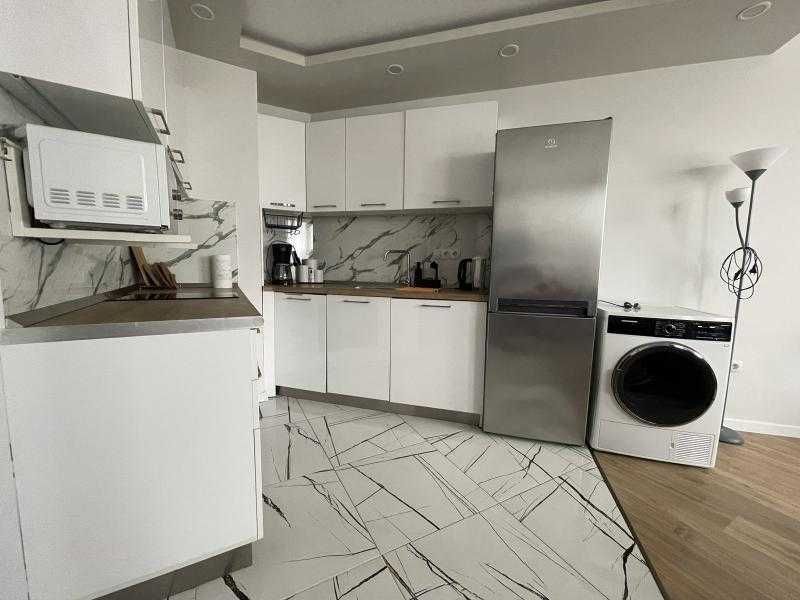 Дава се под наем Двустаен апартамент в Бургас, Лазур - 76 кв.м за 561 € - Снимка #2