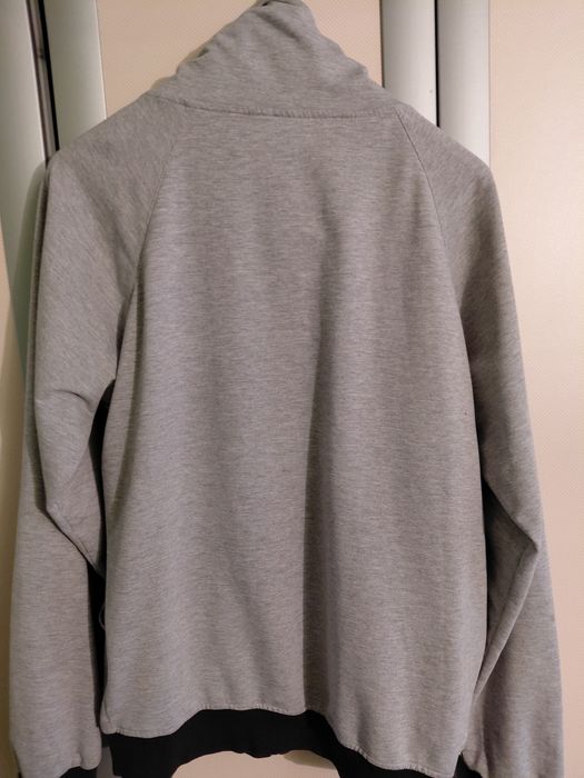 Спортивная женская кофта