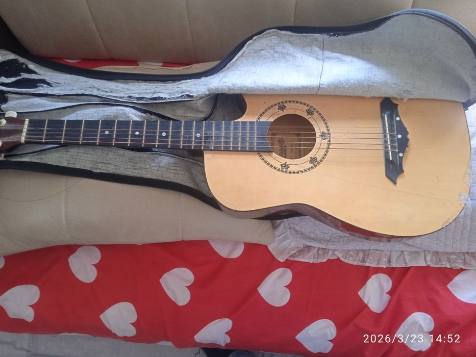 Akkustik gitara +chexol