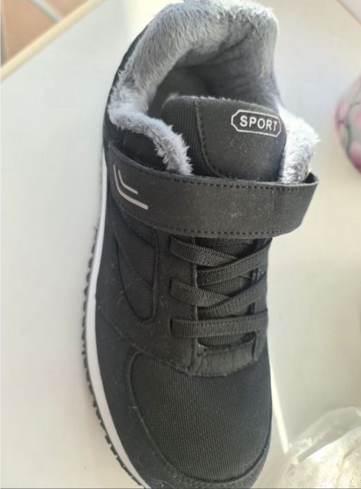 Кроссовки 40 рр, новые