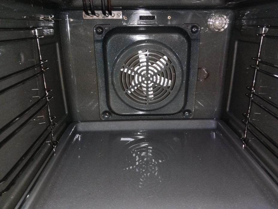 Тясна свободно стояща печка с керамичен плот Gram 2 години гаранция!