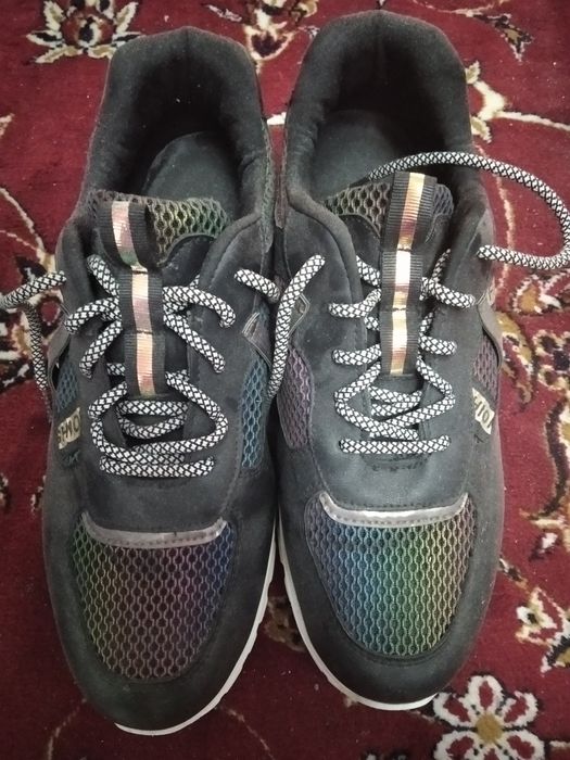 Продам кроссовки