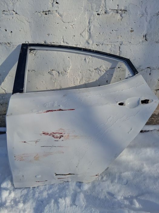 Задний дверь Хундай элантра оригинал