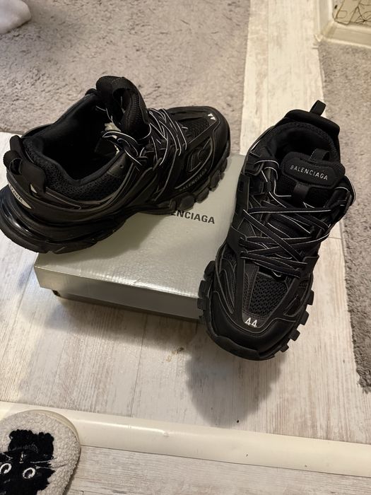 Balenciaga Track уникални