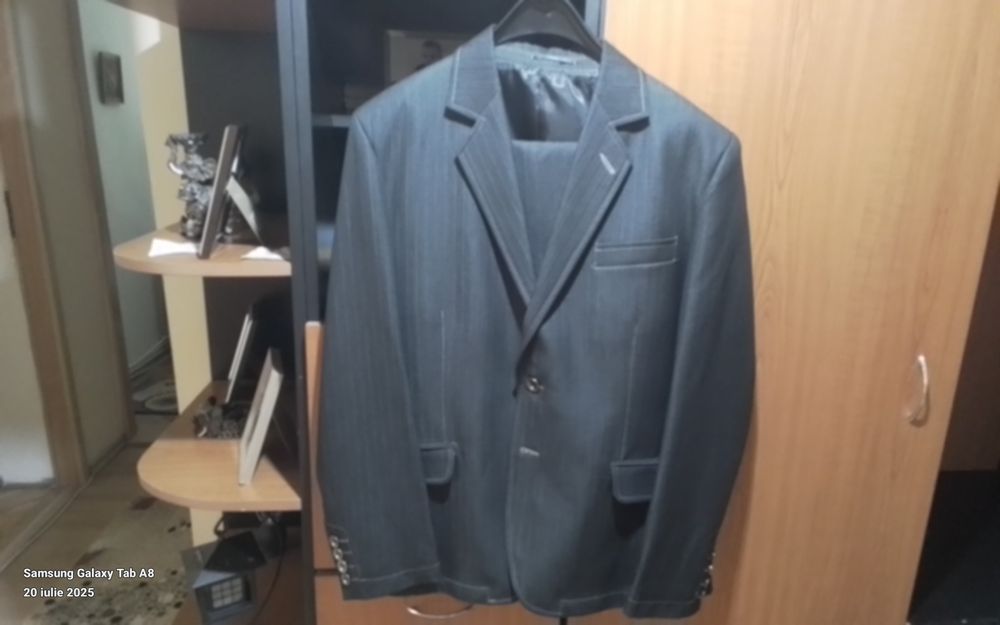 Costum pentru barbati