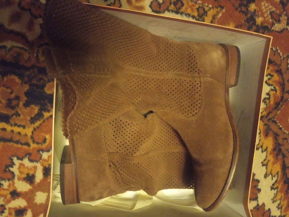 Сапоги жен. Португалия. перфорированная нат.замша. 38р