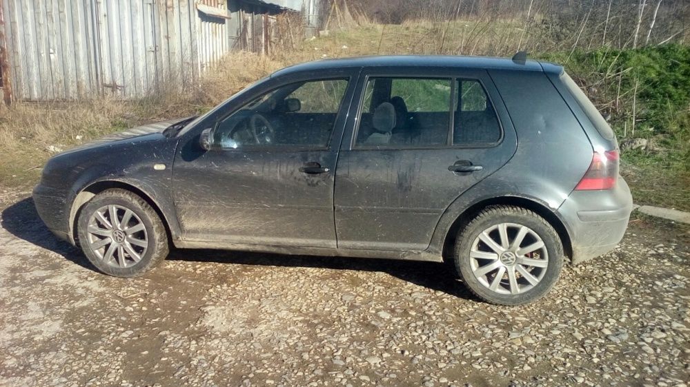 Фолсваген голф 4 volkswagen golf 4 1.6 бенз само на части