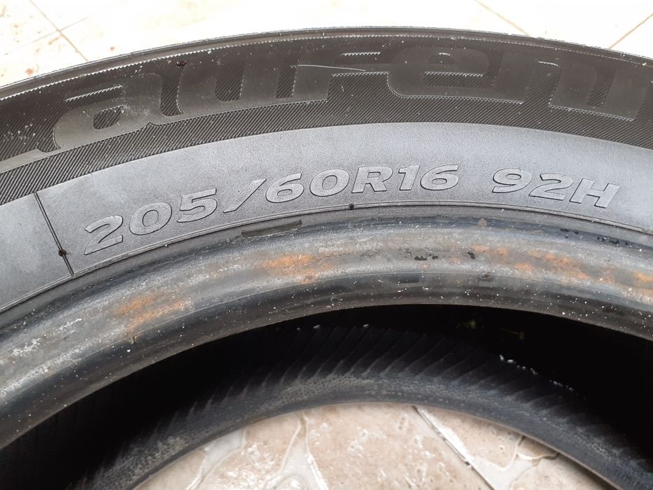 Зимна гума 205/60 R16 92H,много запазена с хубав протектор,