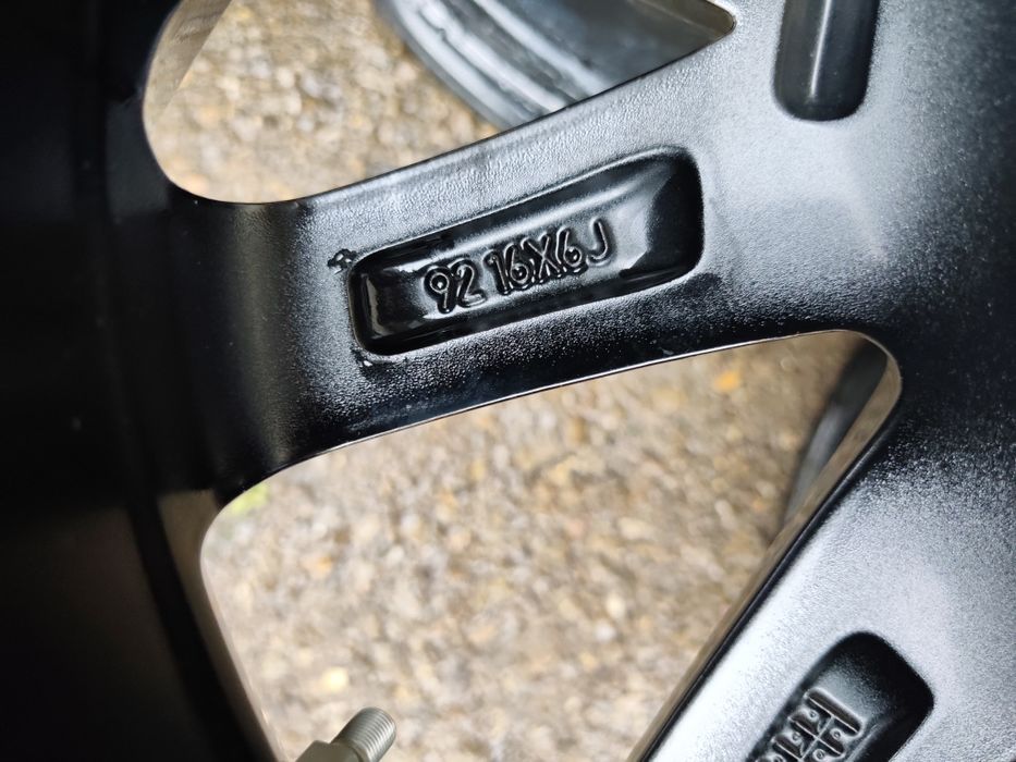 16" оригинални алуминиеви джанти за Toyota Yaris hybrid.