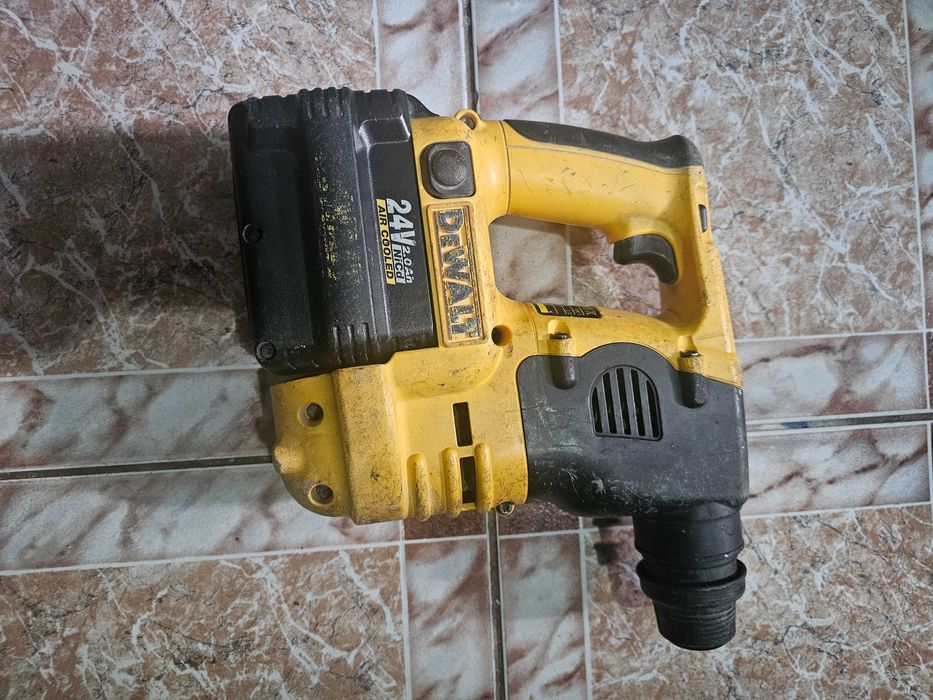 DeWalt ferastrau, picamer, baterie, bolti si lame