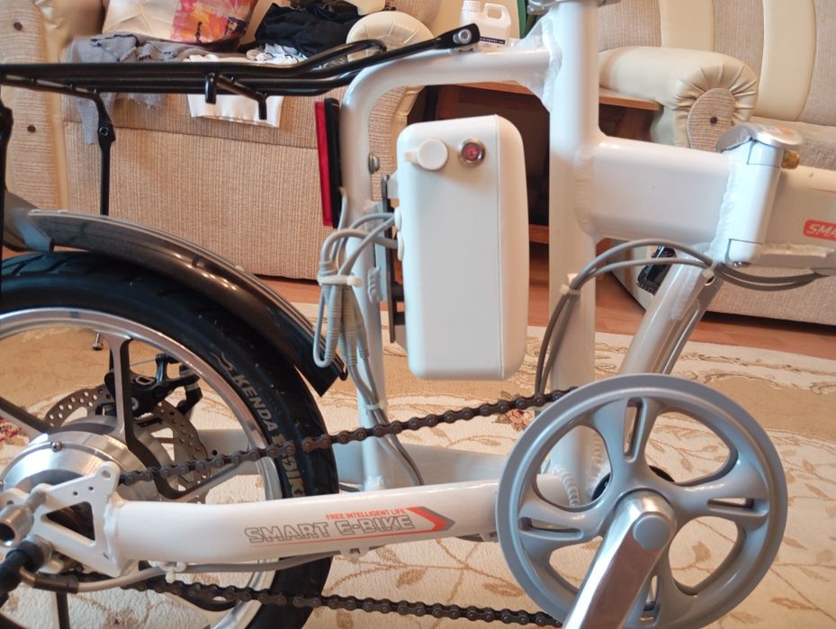 Vând bicicleta electrica pliabila