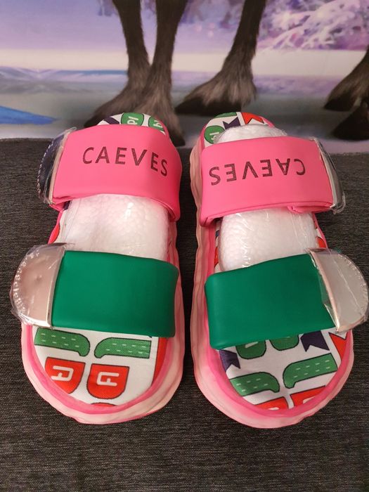 Интересни дамски чехли