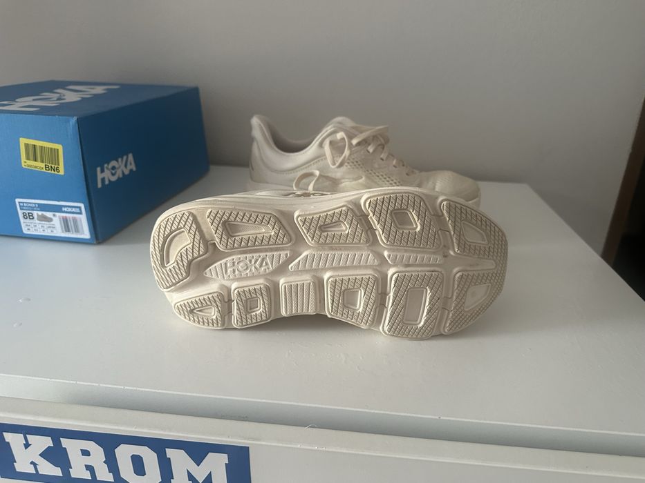 Hoka model : bondi