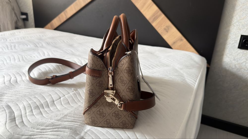 Продам сумку Гес guess