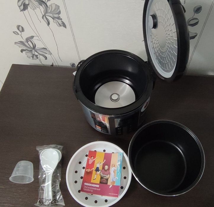 Продам мультиварку REDMOND