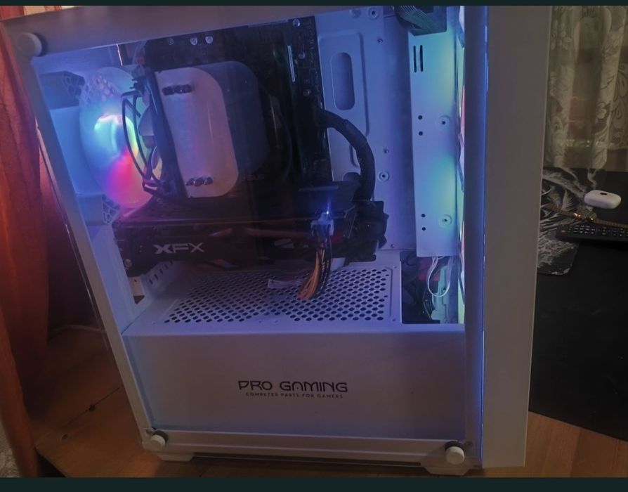 Vând PC  gaming..
