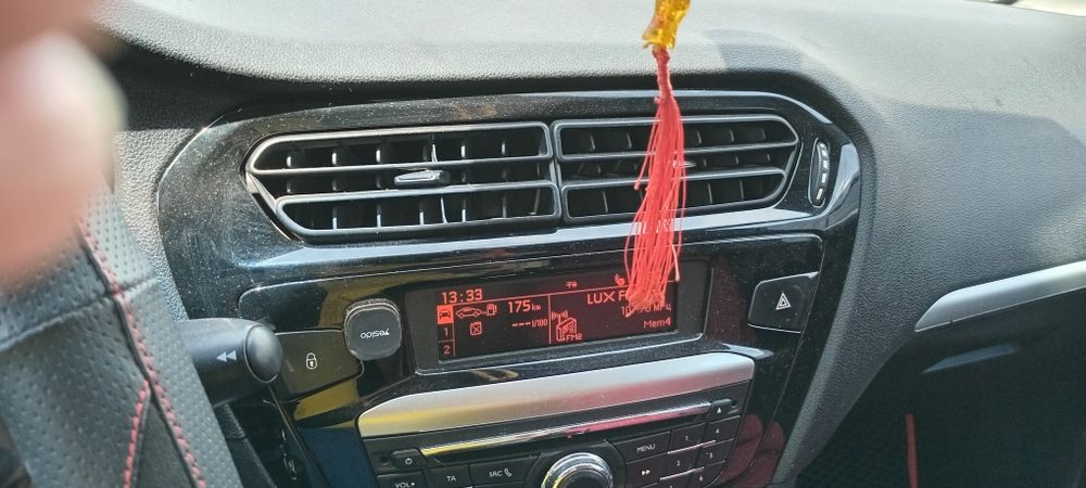 Продам автомобиль Пежо 301