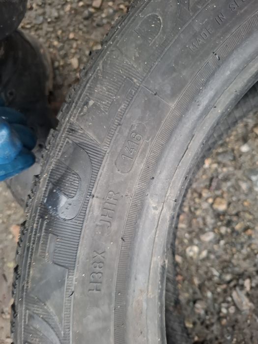 Vand 1  sau 2 anvelope  185 55 15 bune  de iarna