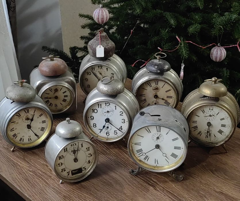 Lot 8 ceasuri vechi de masa mecanice