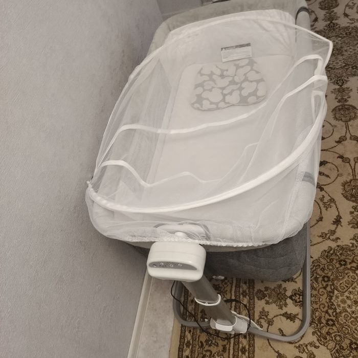 Продам колыбельную кроватку